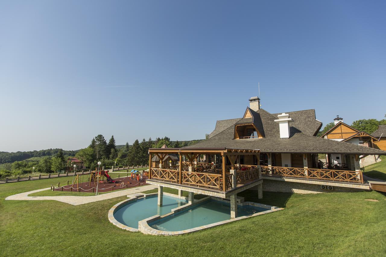 Etno Naselje Vrdnicka Kula Bed & Breakfast Vrdnik Bagian luar foto