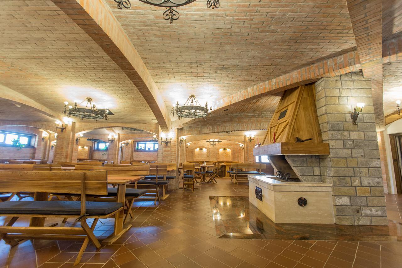 Etno Naselje Vrdnicka Kula Bed & Breakfast Vrdnik Bagian luar foto