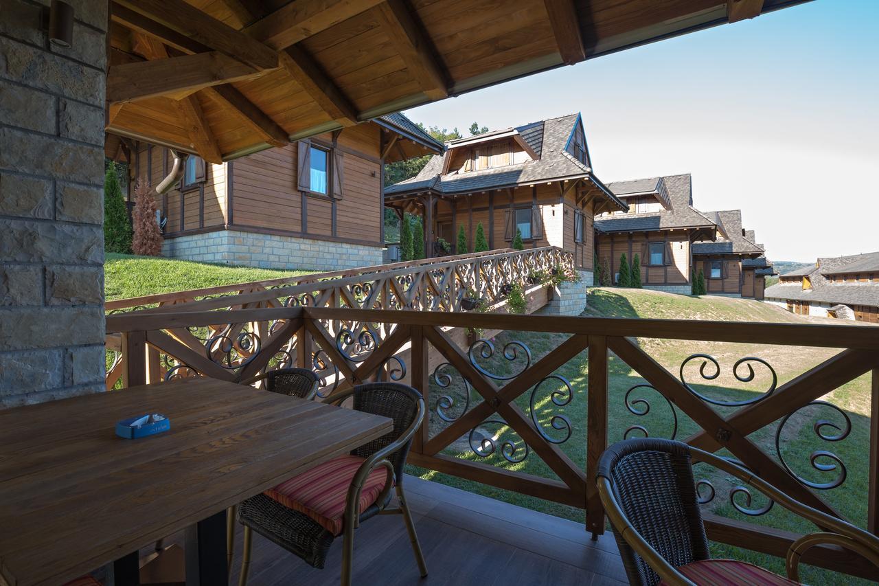 Etno Naselje Vrdnicka Kula Bed & Breakfast Vrdnik Bagian luar foto