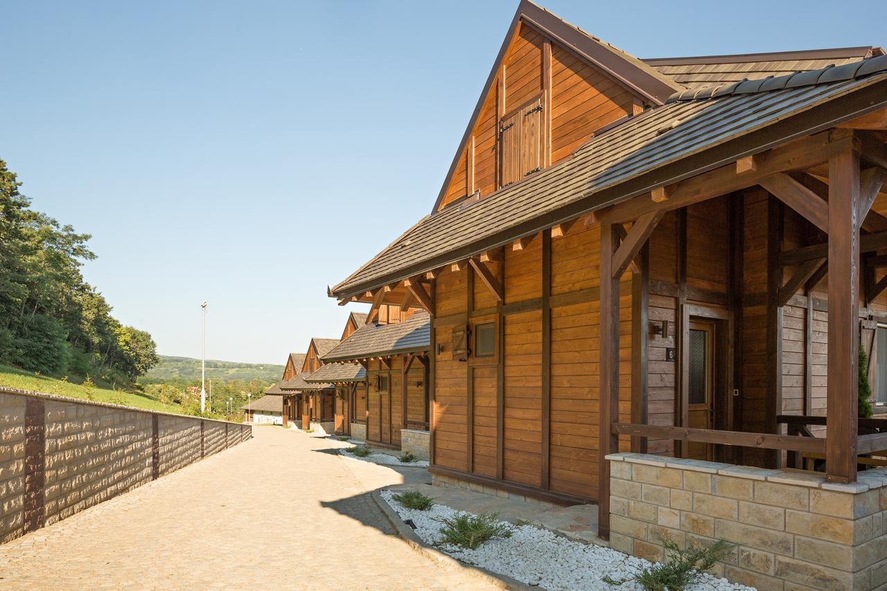 Etno Naselje Vrdnicka Kula Bed & Breakfast Vrdnik Bagian luar foto