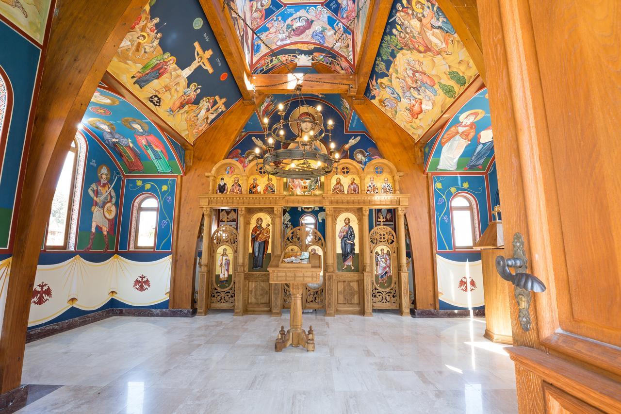 Etno Naselje Vrdnicka Kula Bed & Breakfast Vrdnik Bagian luar foto