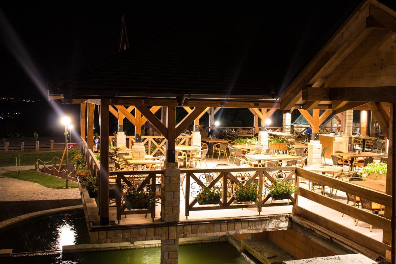 Etno Naselje Vrdnicka Kula Bed & Breakfast Vrdnik Bagian luar foto