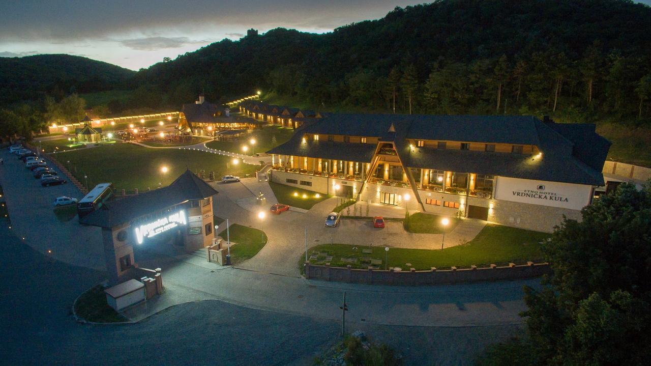 Etno Naselje Vrdnicka Kula Bed & Breakfast Vrdnik Bagian luar foto