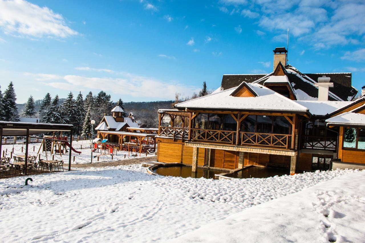 Etno Naselje Vrdnicka Kula Bed & Breakfast Vrdnik Bagian luar foto