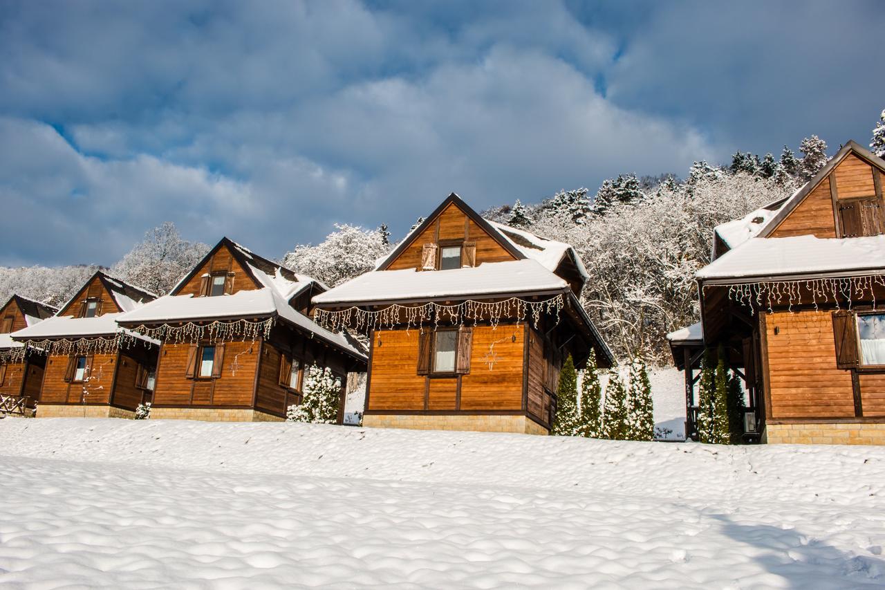 Etno Naselje Vrdnicka Kula Bed & Breakfast Vrdnik Bagian luar foto